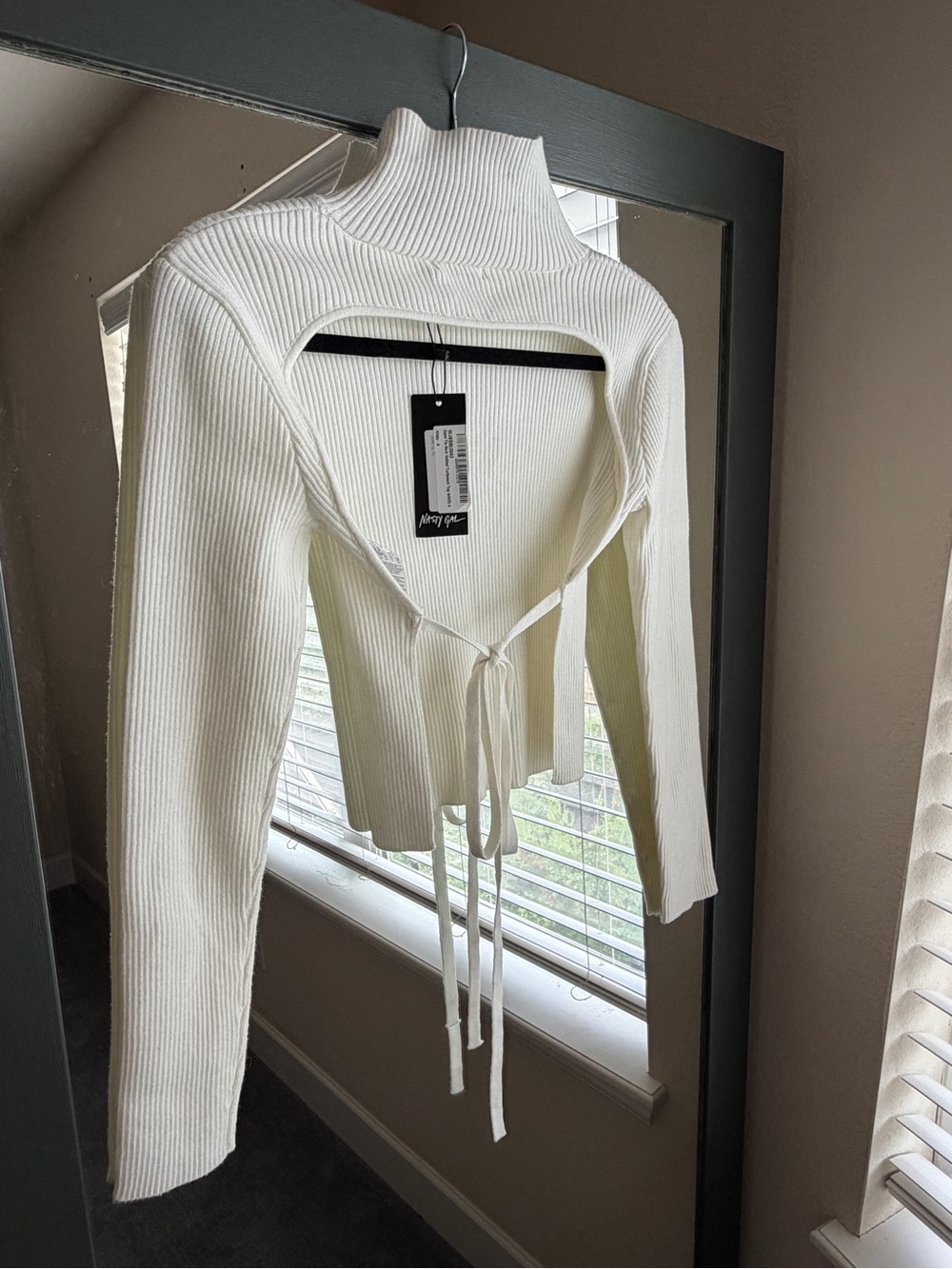 ✨ NASTY GAL Cream Ribbed Open Tie-Back Turtleneck Jumper ✨ - Picture 2 of 7